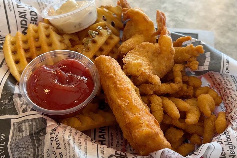12 Idaho Fried Fish Joints Locals Swear By For Fresh Flavor In The Heartland - Decor Hint The Gangplank