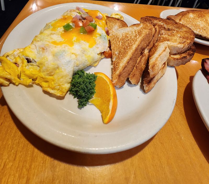 12 Small-Town Minnesota Breakfast Spots Worth A Road Trip - Decor Hint Tobies Restaurant & Bakery