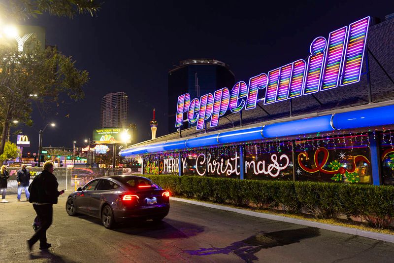 13 Retro Diners Across Nevada Serving Up Comfort Food Just Like The Good Old Days - Decor Hint Peppermill Restaurant