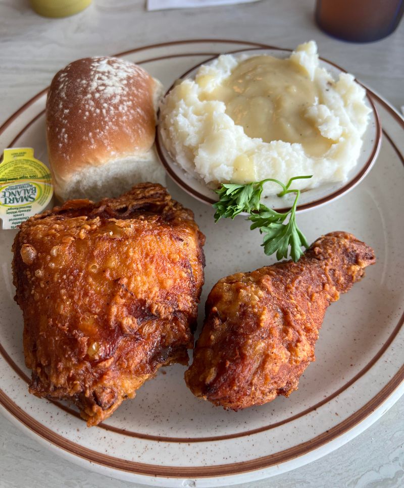 14 California Family-Run Fried Chicken Restaurants Worth The Drive - Decor Hint Dinah's Chicken in Glendale