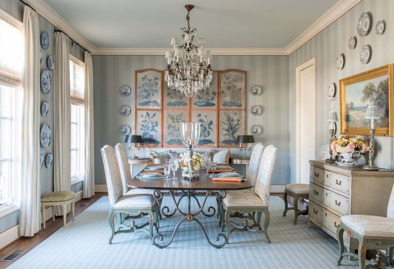 14 Lighting Trends In Florida Ready For Retirement - Decor Hint Overly Ornate Chandeliers