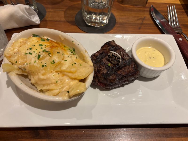 14 Texas Steakhouses So Good, Waiting Is Part Of The Experience - Decor Hint Taste of Texas, Houston