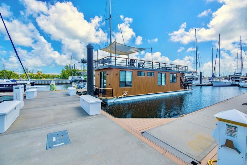 Cozy Houseboat 'Wild One' in Historic Seaport