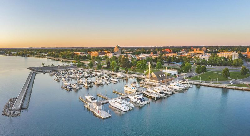 15 Michigan Lake Towns Overrun By Visitors, Locals Say - Decor Hint Traverse City