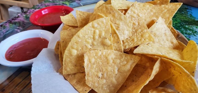 15 Ohio Mexican Restaurants With Salsa That Steals The Spotlight - Decor Hint Los Mariachis - Columbus