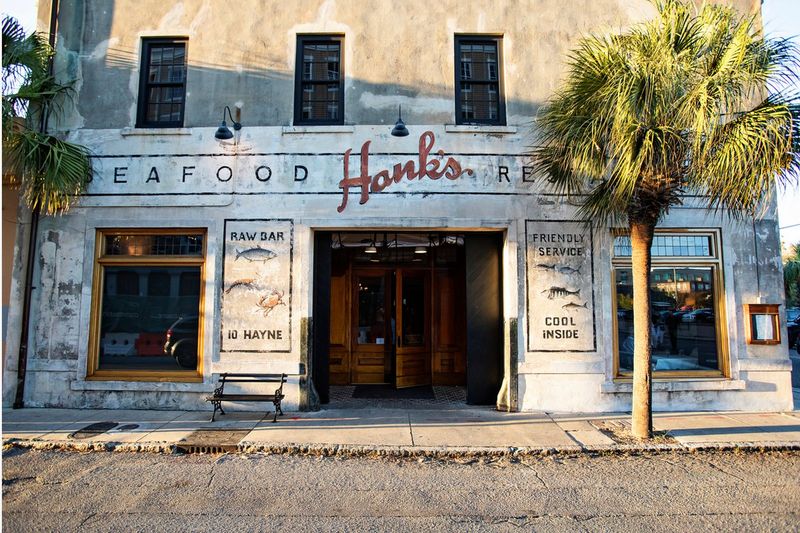 Charleston Dining Spots Serving Seafood Locals Call The Best Around - Decor Hint Hank's Seafood Restaurant