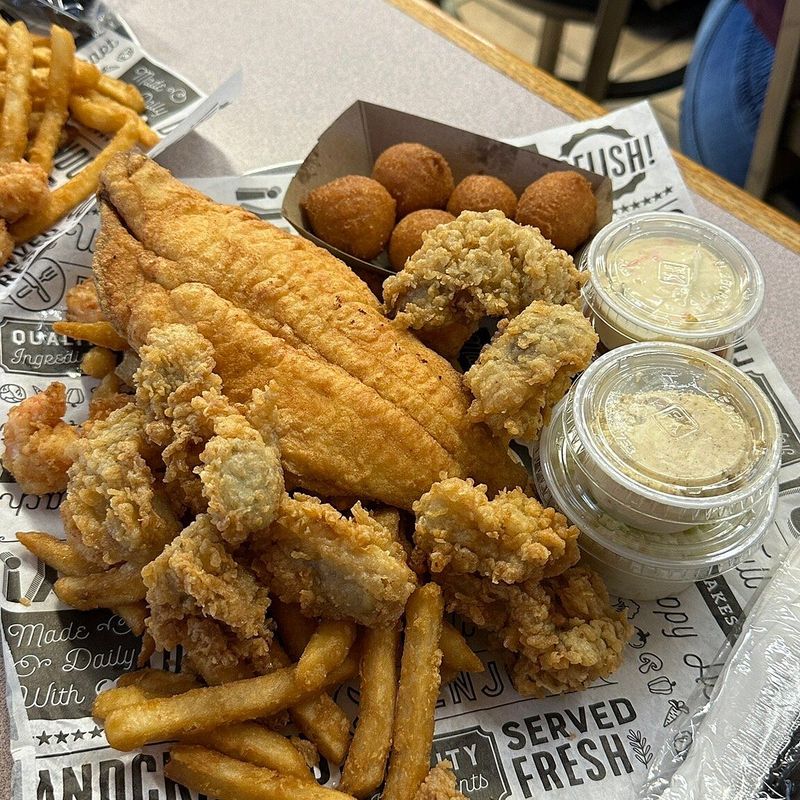 18 South Carolina Fried Fish Spots Locals Swear By For True Lowcountry Flavor - Decor Hint Bennett's Calabash Seafood – Myrtle Beach