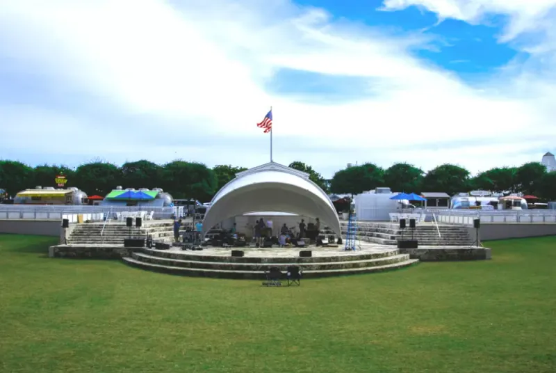 Seaside, Florida's Beaches Sparkle With Holiday Magic This Winter - Decor Hint Seaside Pops Concert