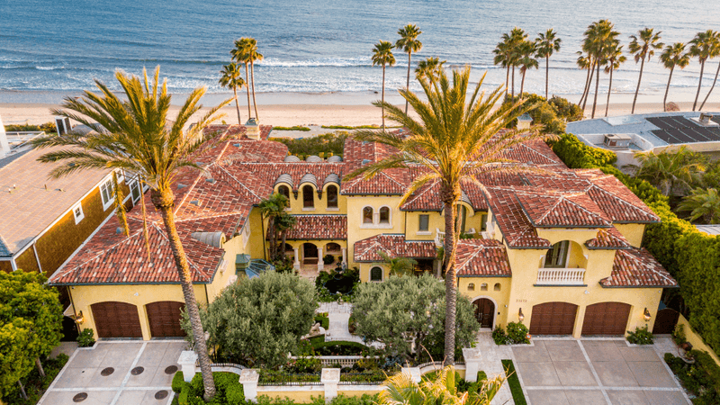 8 California Home Types Expected To Plummet In Value By The End Of 2025 And 8 Set To Rise - Decor Hint Luxury Coastal Mansions
