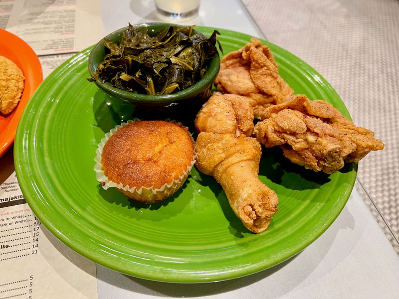 8 Cozy Virginia Restaurants Serving Fried Chicken The Right Way - Decor Hint Mama J's Kitchen