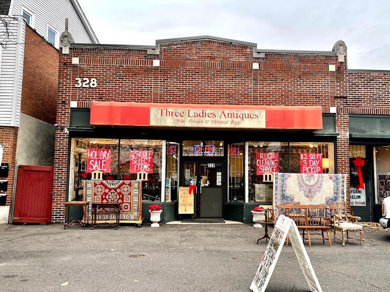 Three Ladies Antiques – West Hartford