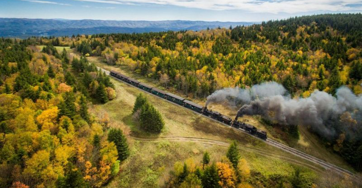 9 North Carolina Train Rides With Beautiful Fall Views - Decor Hint