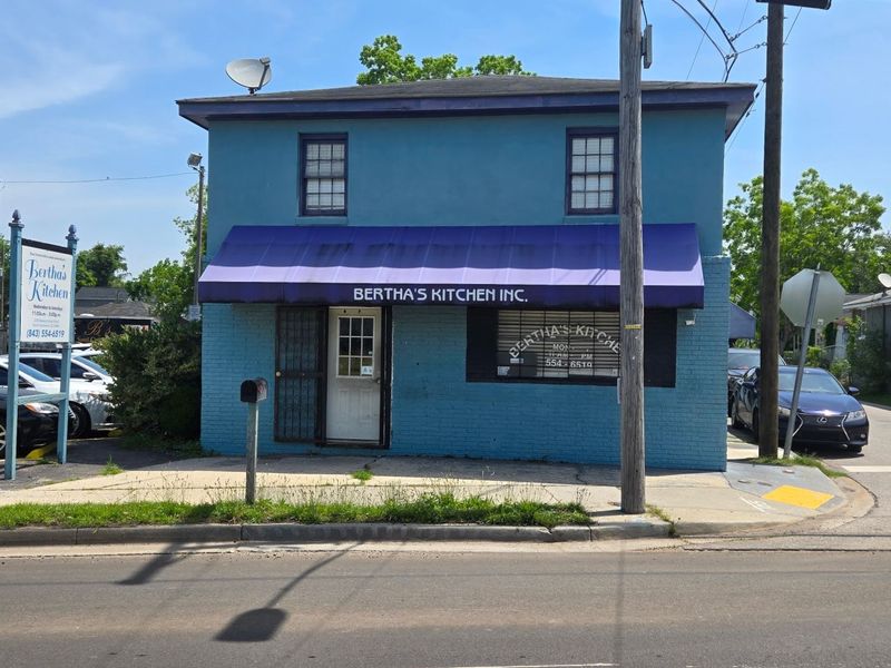 The South Carolina Soul Food Café Locals Refuse To Give Up - Decor Hint Located at 2332 Meeting Street Road in North Charleston