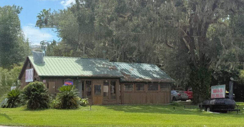 A Family BBQ In Brooksville That Turns Meals Into Memories