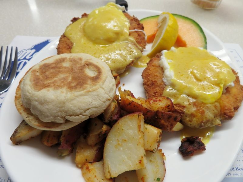 Locals Say This Cozy Maine Café Makes The Best Omelets In The State - Decor Hint Breakfast Served All Day, Every Day