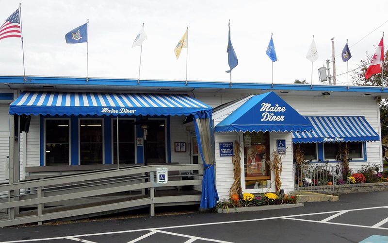 Locals Say This Cozy Maine Café Makes The Best Omelets In The State - Decor Hint New Owners Brought Year-Round Magic