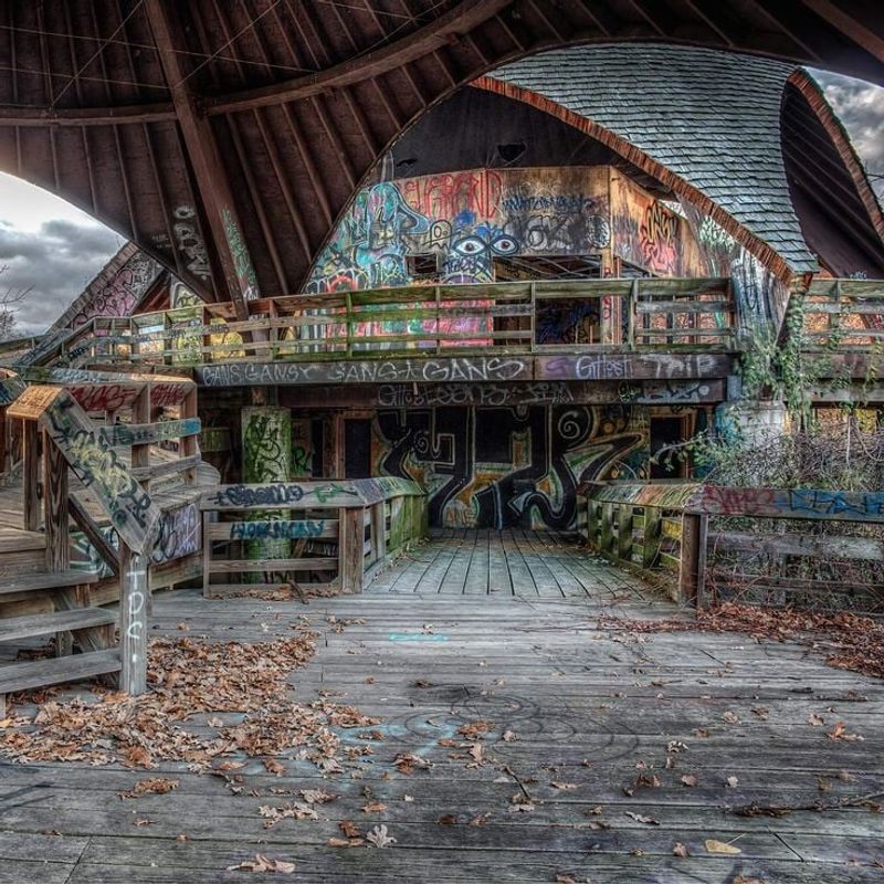 Surprising Details About The Long-Abandoned Pirate's Park In Flint - Decor Hint The Park Closed During Flint's Economic Decline