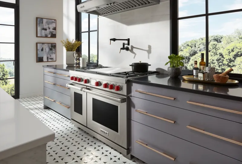 Kitchen Features New York Buyers Can't Get Enough Of In Today's Market - Decor Hint Professional-Grade Appliances
