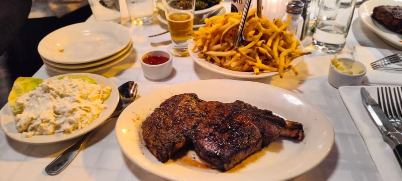 Gibsons Bar & Steakhouse