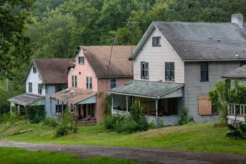15 Forgotten Pennsylvania Towns That Tell Haunting Stories Of The Past - Decor Hint Yellow Dog Village: Company Town Forgotten