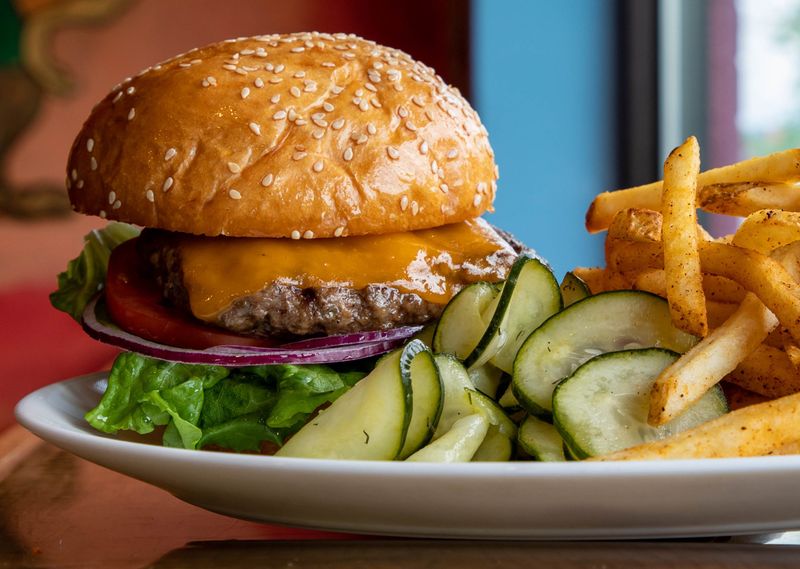 15 Must-Try Colorado Burger Spots With Double Cheeseburgers Everyone Talks About - Decor Hint The Sink
