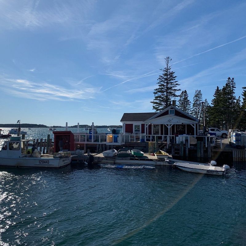 20 Hidden Gem Maine Lobster Shacks That Prove The Best Seafood Isn't Always On The Map - Decor Hint McLoons Lobster Shack