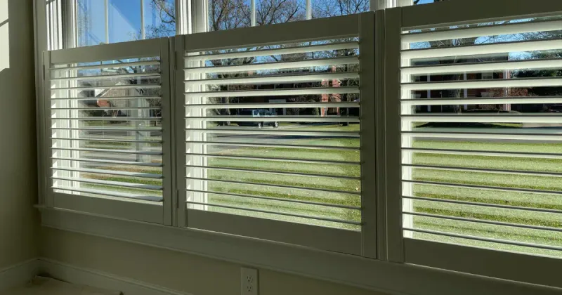 22 Bedroom Traits That Could Make Buyers Hesitant - Decor Hint Lack Of Privacy From Neighbors