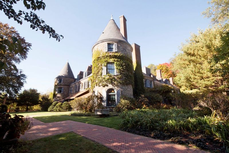 Scenic Small Towns In Pennsylvania Perfect For A Thanksgiving Road Trip - Decor Hint Milford