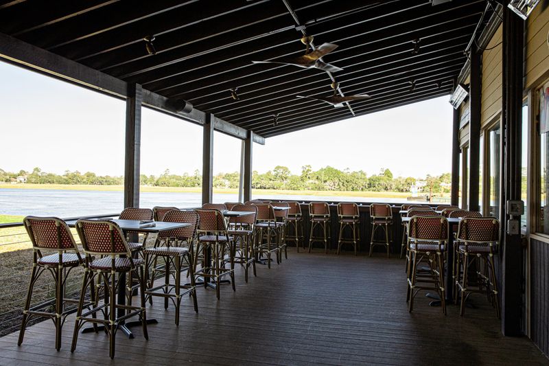 18 South Carolina Fried Fish Spots Locals Swear By For True Lowcountry Flavor - Decor Hint Charleston Crab House – Charleston