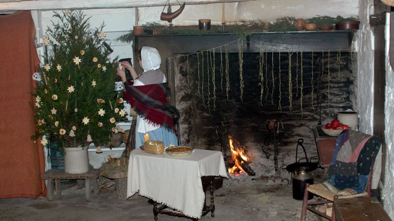 20 Pennsylvania Fall Festivals You'll Want To Experience At Least Once In 2025 - Decor Hint Quiet Valley Living Historical Farm Christmas