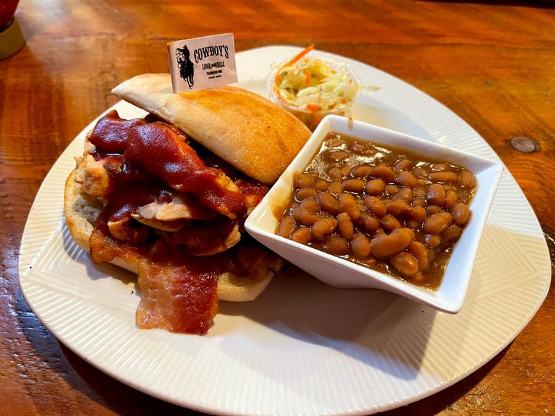 Montana Buffets Dishing Out Heaping Servings Of Comfort Flavor And Local Charm - Decor Hint Yellowstone Gateway Buffet - Gardiner