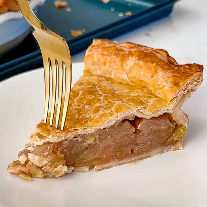The North Carolina Buffet Everyone Loves For Its Dessert Pies - Decor Hint Apple Pie With Cinnamon-Spiced Filling