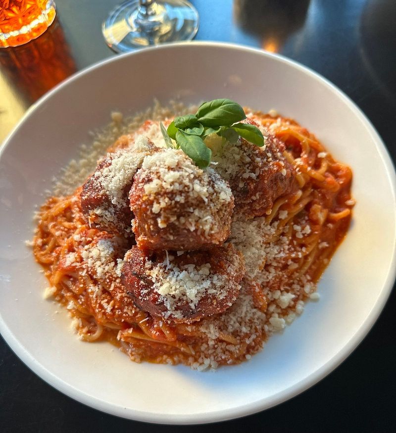 16 Kentucky Chains Where The Spaghetti & Meatballs Get A Well-Earned Standing Ovation - Decor Hint ItalX Lexington