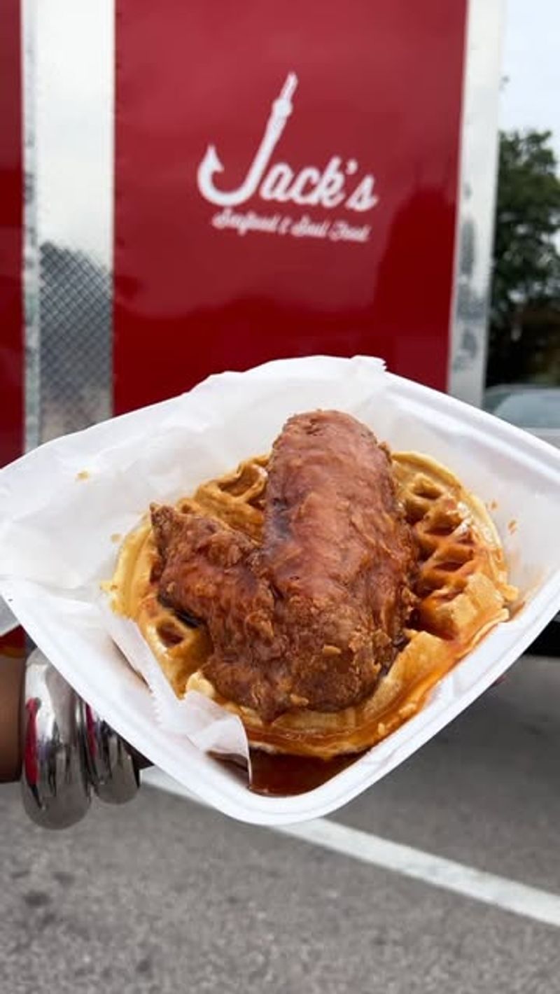 The North Carolina Diner Where Fried Fish Outsells Everything Else - Decor Hint Breakfast Starts The Day Right