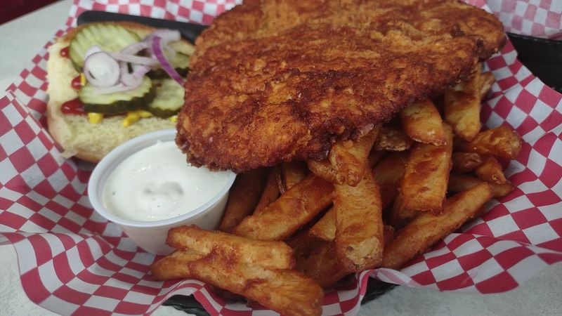 9 Iowa Tenderloin Shops That Made The State A Food Destination - Decor Hint Goldie's Ice Cream Shoppe