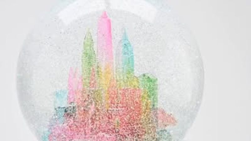 17 New York Collectibles Market Shifting – 7 Items Already Losing Serious Value - Decor Hint Empire State Building Snow Globes