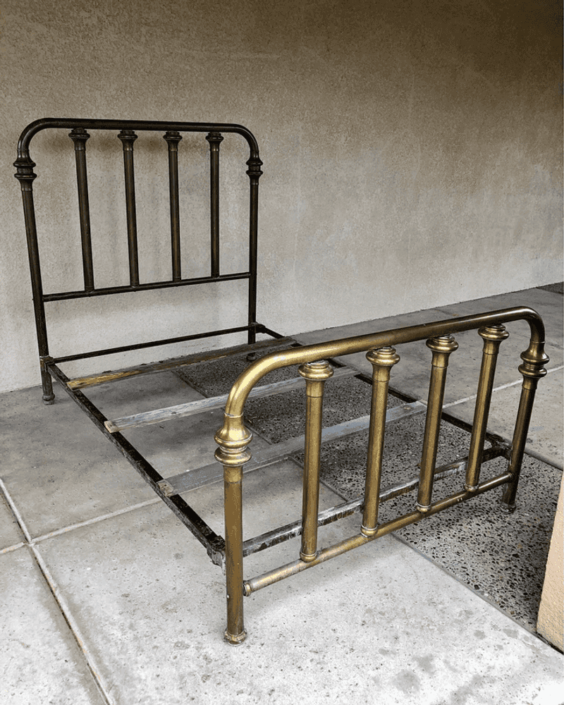 7 Antiques Pennsylvania Collectors Are Buying And 5 They're Letting Go - Decor Hint Brass Beds