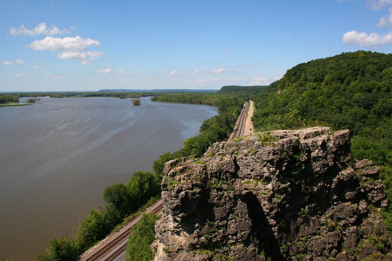 National Parks In Illinois That Locals Prefer To Keep Quiet - Decor Hint Mississippi Palisades State Park