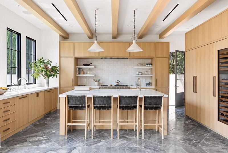 Californian Kitchens Where Warm Minimalism And Natural Luxury Collide - Decor Hint Natural Wood Cabinets That Breathe Life