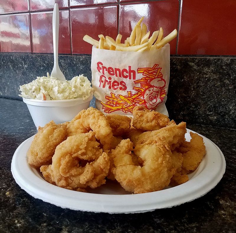 10 Illinois Seafood Restaurants Only Locals Really Know About - Decor Hint Troha's Chicken & Shrimp House