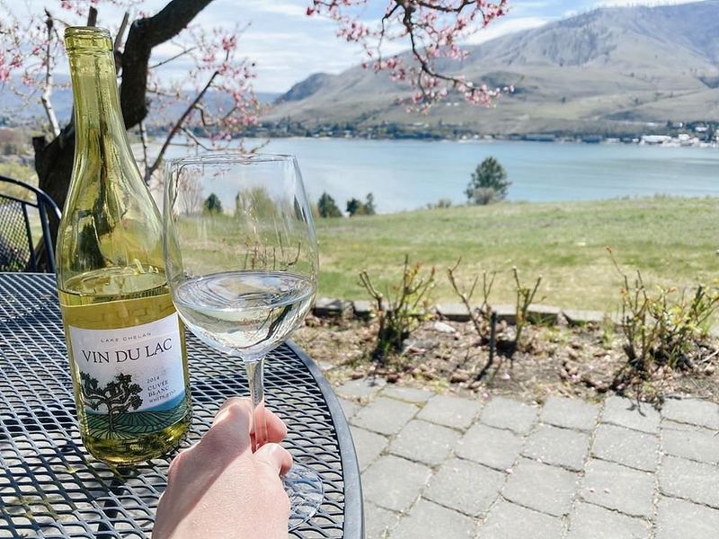Scenic Washington Lakeside Dining Spots Perfect For Any Food Lover - Decor Hint Vin du Lac Winery Bistro