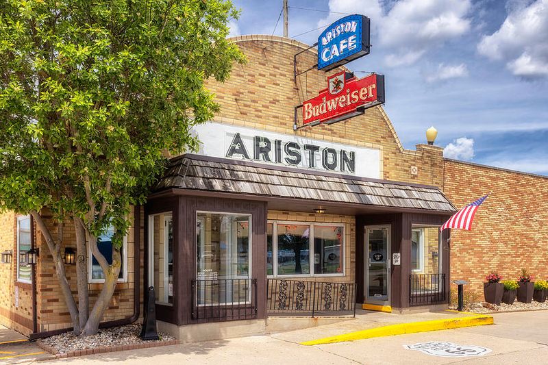 Illinois Small-Town Restaurants Known For Their Charm - Decor Hint The Ariston Cafe