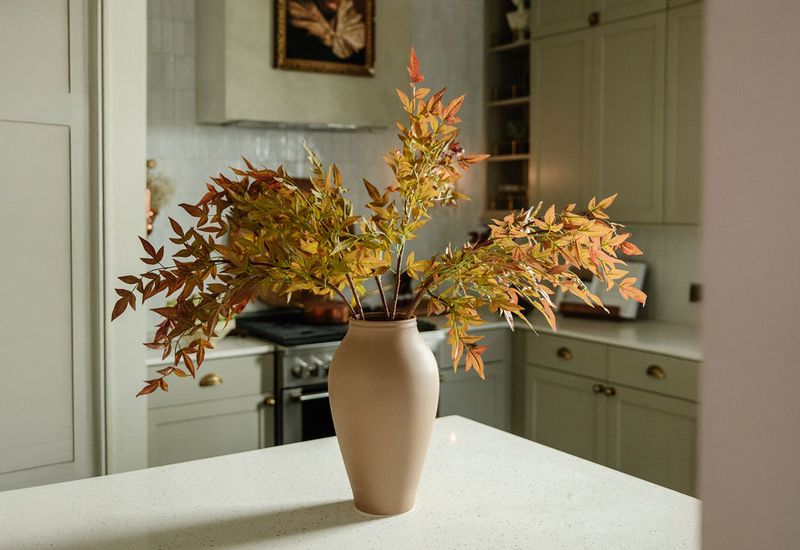 Cozy Thanksgiving Decorating Trends Taking Over New York Homes In 2025 - Decor Hint Minimalist Centerpieces