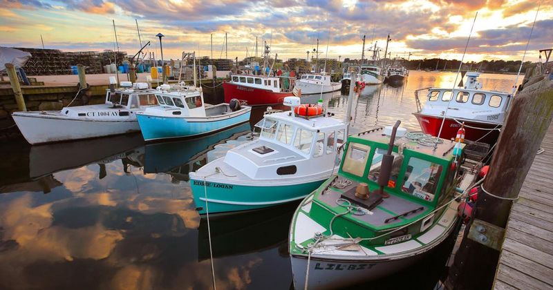 Beautiful Spots That Prove This Connecticut Coastal Town Is A True Hidden Treasure - Decor Hint Stonington Harbor