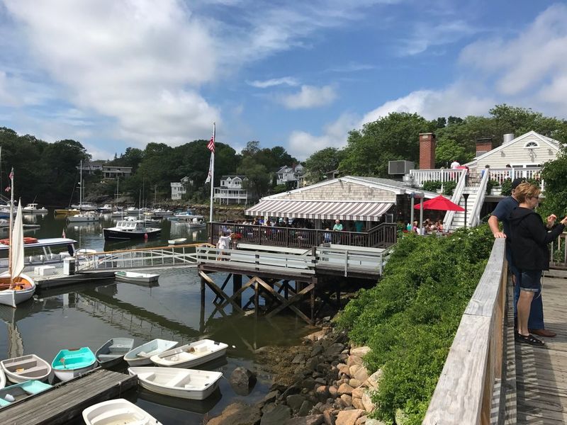 20 Hidden Gem Maine Lobster Shacks That Prove The Best Seafood Isn't Always On The Map - Decor Hint Barnacle Billy's