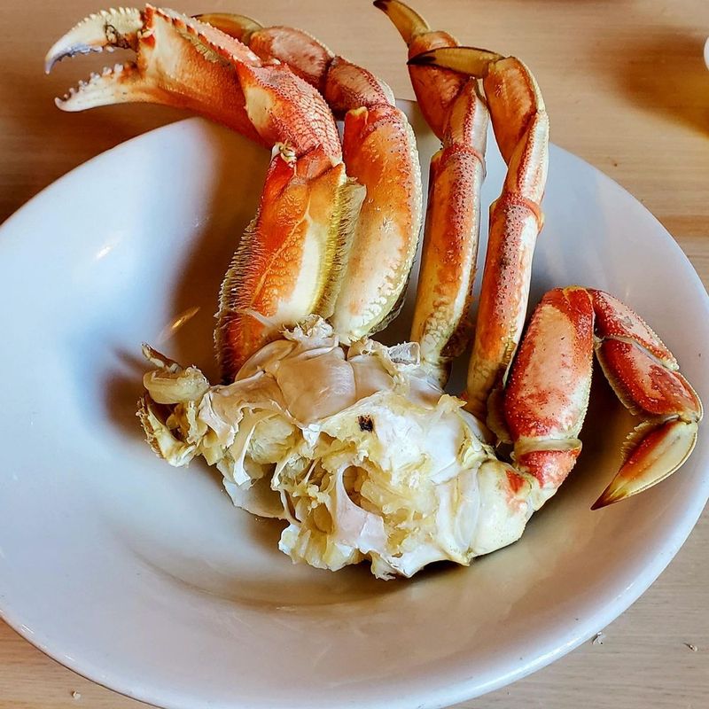 16 Seafood-Packed Florida Buffets Serving Endless Crab Leg Feasts - Decor Hint Lobster Feast