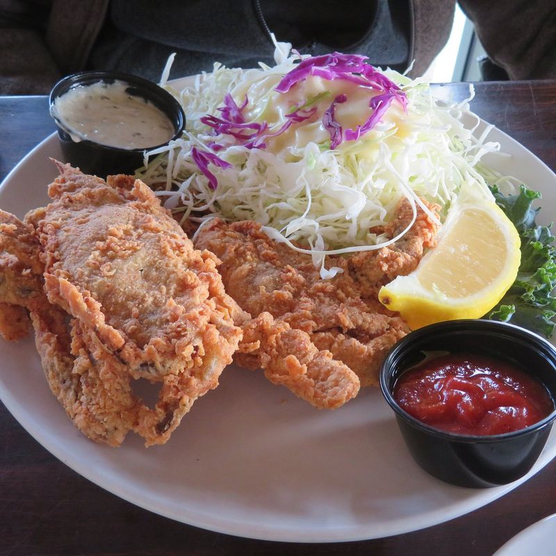 16 Iconic Fish Fries In Virginia That Prove Nobody Does Coastal Flavor Like the Locals - Decor Hint Bubba's Crabhouse in Virginia Beach