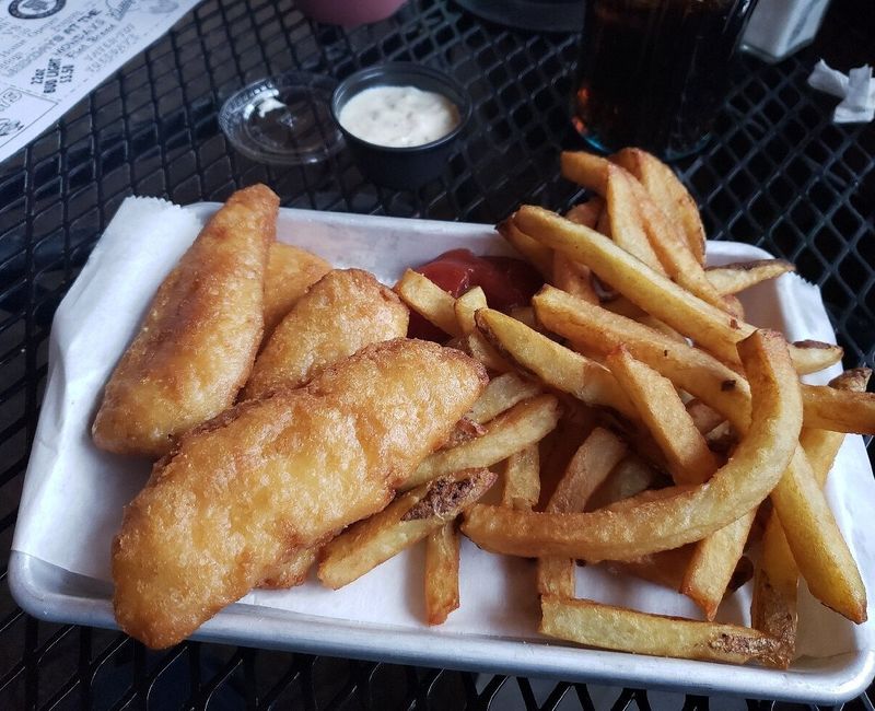 Ohio Restaurants Known For Their Perfectly Fried Fish - Decor Hint Whitey's Booze N' Burgers