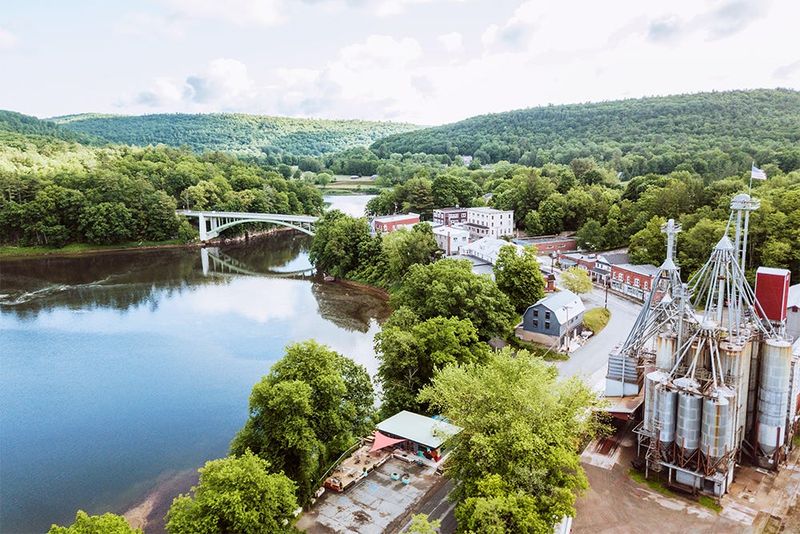 30 Charming Small Towns Across New York You'll Want To Visit - Decor Hint Narrowsburg