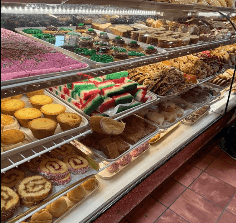 Mi Tierra Café y Panadería